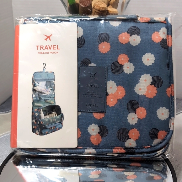 Toiletry Bag w/ Hanging Option - Picture 3 of 5